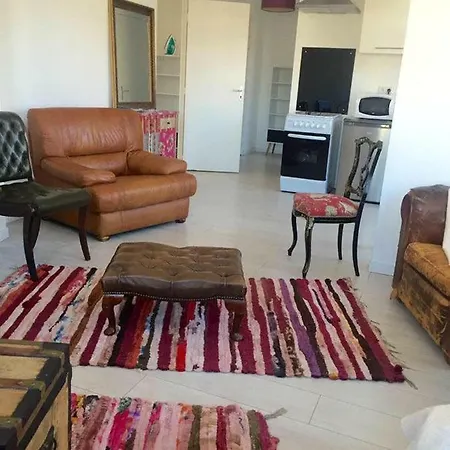 A La Mer Apartment